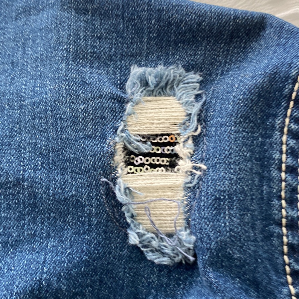 Vintage jean jacket distressed. - Picture 4 of 9